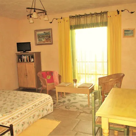 Les Mimosas Готель типу 